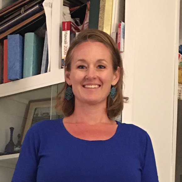 Meet your Posher, Nicole - Picture 2 of 2